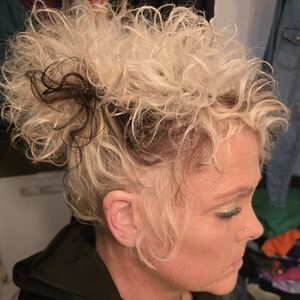 Meet your Posher, April